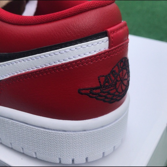 Air Jordan 1 Low 'Chicago Flip' (W) - Picture 13 of 15